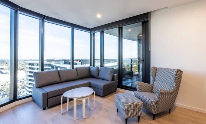 Glen Waverley Appartement | Modern 2BR Abode with Balcony View & Gym Access