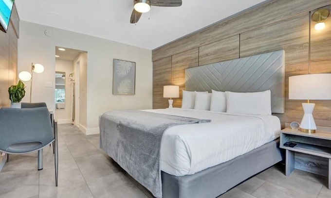 Galt Mile Hôtel | Modern 2BR Adult-only Suite Near Fort Lauderdale’s Scenic Coast
