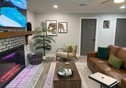 Asheboro Appartement | Modern 2BR Aparment near NC ZOO w Parking