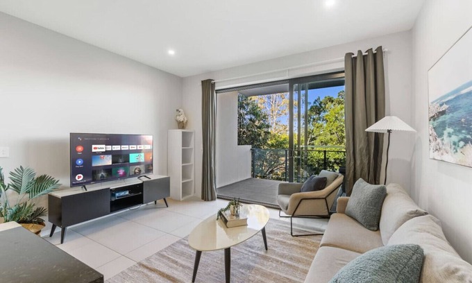 Macgregor Appartement | Modern 2BR Apartment Balcony & Central Convenience