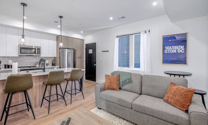 Southeast Hôtel | 2 Bedroom Cap Hill Suite - 3 min walk to Metro!