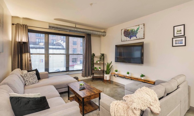 Short North Lit Et Petit-Déjeuner | Short North Condo with Free Off-Street Parking - Walk to Convention Center