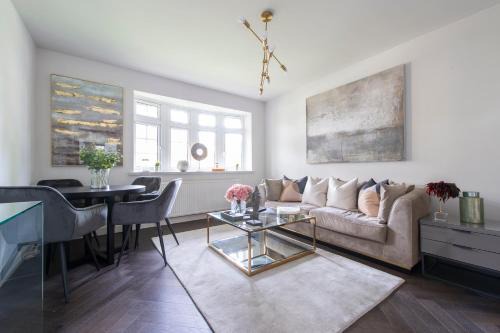 Leyton Appartement | Modern 2BR Flat with 3 Beds Urban Getaway - Cherry