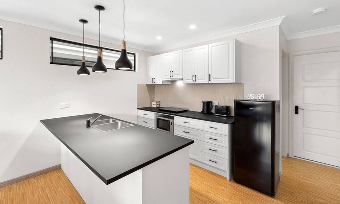 Bungalow Appartement | MODERN 2BR INNER-CITY SUBURB FOR SMALL GROUP- Cairns