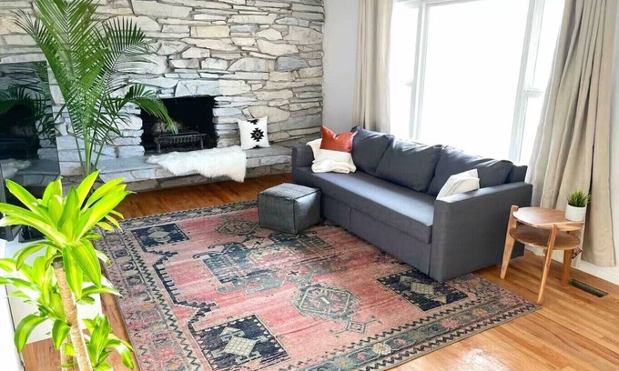 West Valley City Maison | Modern 2BR Retreat | Sleeps 6 | Near SLC
