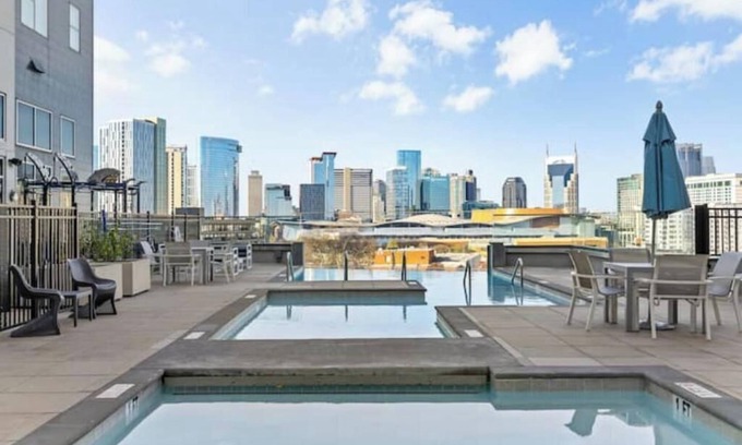 Sobro Appartement | Modern 2BR w/ 2 King Beds – Near Broadway