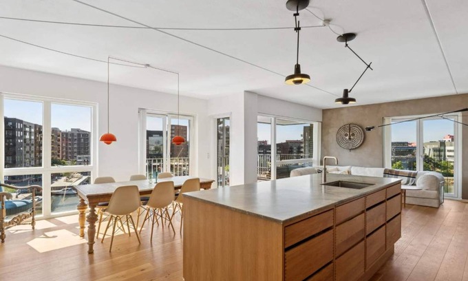 Sydhavnen Appartement | Modern 2BR Waterfront Apt
