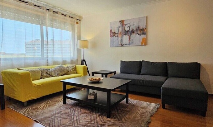 Palhais Appartement | Modern 3 Bed Flat - Beaches, Expo & City Fun - Your Gateway to Lisbon