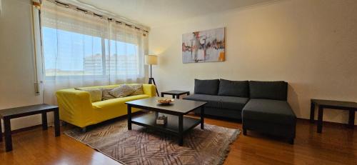 Palhais Appartement | Modern 3 Bed Flat - Beaches, Expo & City Fun - Your Gateway to Lisbon