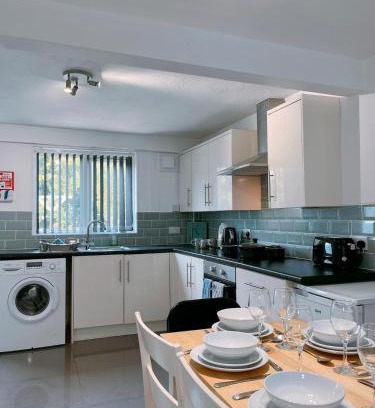 Chorley Appartement | Modern 3 Bed house with parking - Chorley near M61