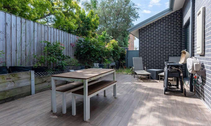 Ryde Maison | Modern 3-Bed Townhouse with Alfresco Dining & BBQ