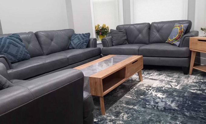 Chicago Maison | Modern 3-bedroom 2.5 Bathroom house with Garage Parking and experienced host.