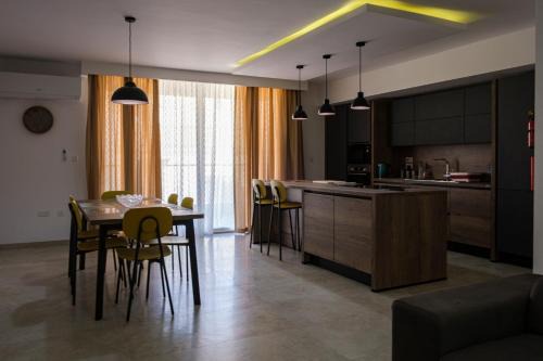 Luqa Appartement | Modern 3 bedroom Apartment in Luqa (Sleeps 6)