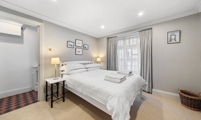 Vincent Square Maison | Modern 3-floor open plan townhouse with patio