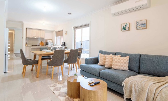 Doreen Maison | Modern 3B2B1C Home in Doreen