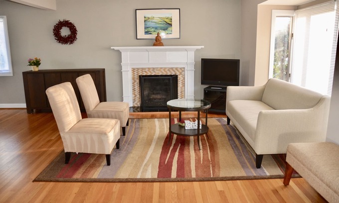 Alexandria West Maison | Confort et commodité! 3BR / 2 BA, près de DC & Alexandria, minutes à 395-495