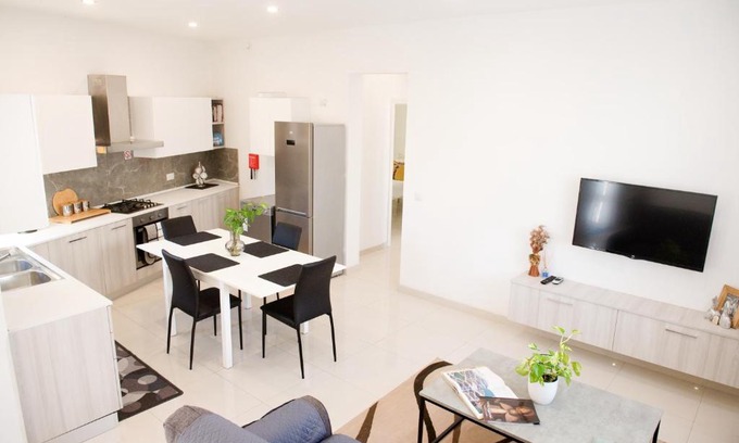 Siggiewi Appartement | Modern 3BR Apartment with Balcony - Close to Limestone Heritage Park
