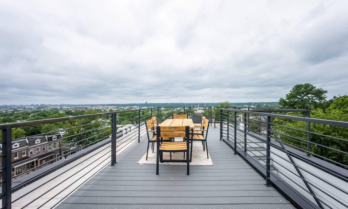 Petworth Appartement | Modern 3BR Condo, Rooftop & Downtown Views