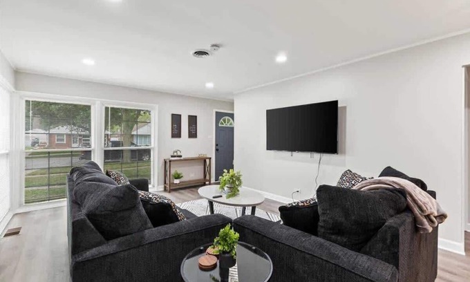Westchester Maison | Modern 3BR Home w/ Huge Backyard | LCP Collection