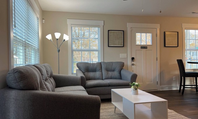 Gastonia Maison | Modern 3BR New Build - King Bed + Roku TVs