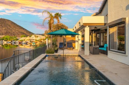 Arrowhead Lakes Maison | Modern 3BR Oasis Pool Views Fire Pit & BBQ