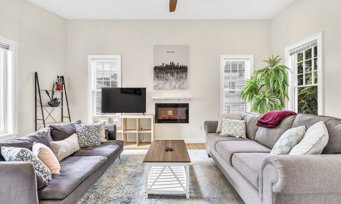 Allston Maison | Spacieux 4BDR / 3BA Townhome w / Parking gratuit
