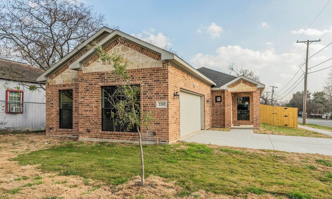Cedar Crest Maison | Modern 4 Bed - By Dallas Zoo & Reunion Tower