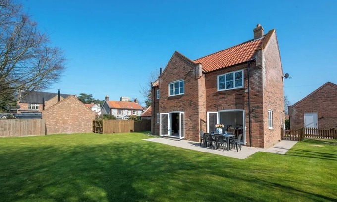 West Runton Maison | Modern 4-Bed Coastal Retreat in West Runton