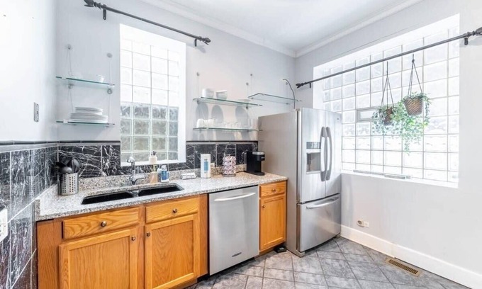 Bronzeville Maison | MODERN 4 BEDROOM GREYSTONE | WHITE SOX