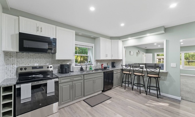 Pymatuning South Maison | Modern 4-bedroom house on PYM Lake with hot tub
