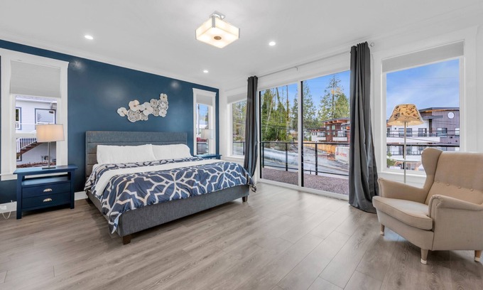 Gibsons Maison | Modern 4-bedroom house with ocean& mountain view