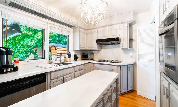 Kitchener Maison | Modern 4 bedroom in a Quite Neighborhood* NETFLIX* *WIFI*