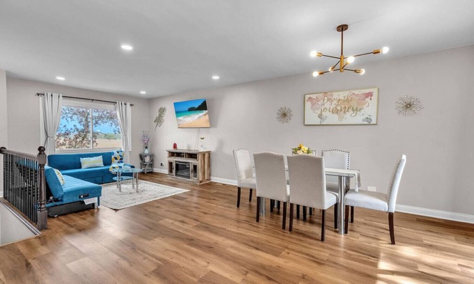 Lake in the Hills Maison | Modern 4BD Home in Lake Hills Pet friendly