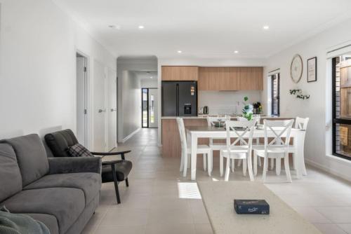Ripley Maison | Modern 4BR Family Home in Quiet Ripley Location