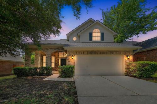 Manor Maison | Modern 4BR Gem Chic Comfort in Austin home