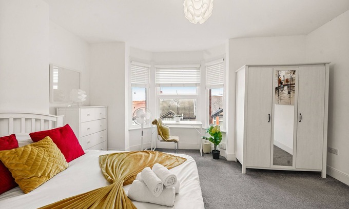 Luton Maison | Modern 4BR Victorian Home near Luton Airport