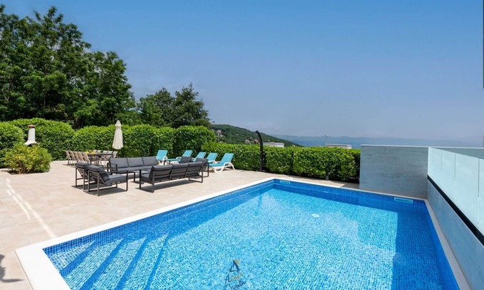 Opatija Villa | Villa moderne 5 chambres pour 10+1 avec piscine chauffée et jacuzzi