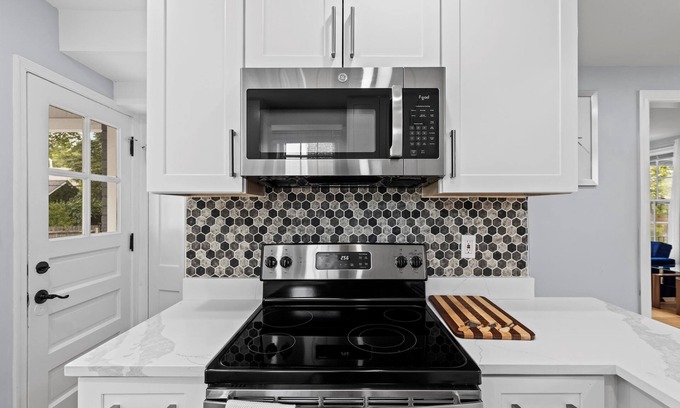 Silver Spring Maison | Modern 5-BR, Walk to Downtown Silver Spring, METRO