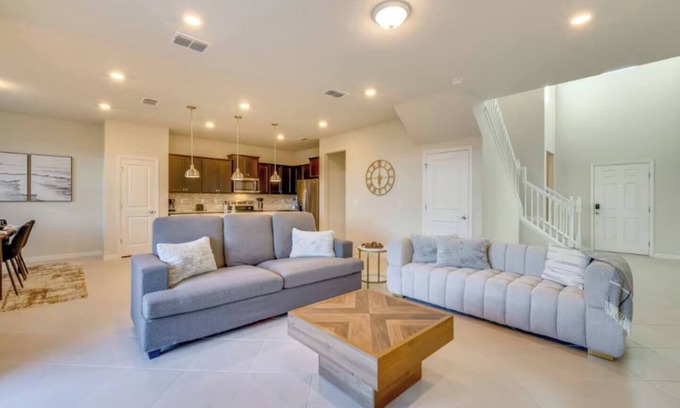 Four Corners Maison | Modern 5BR Getaway w/Heated Pool & BBQ Area