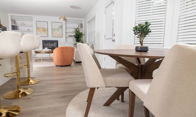 North San Antonio - SAT Maison | Modern 5BR Home Deck, Games & Family Retreat