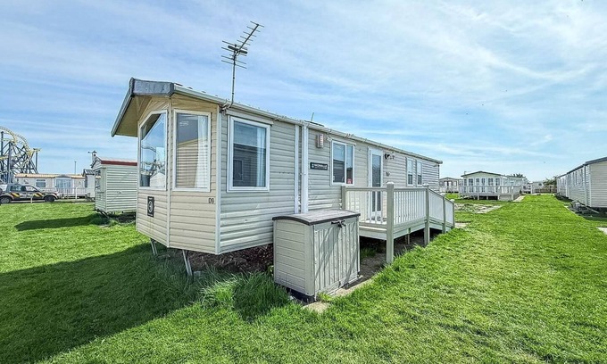 Ingoldmells Maison | Modern 6 berth caravan for hire at Fantasy Island in Skegness ref 58009D
