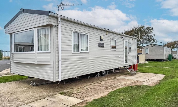 Winestead Maison | Modern 6 berth caravan at Sand le Mere Park, Yorkshire ref 71002D