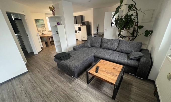 Engen Appartement | Modern 60sqm apartment for up to 5 people - Central location, 50" TV, WLAN