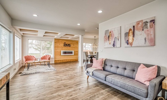 Eastside Maison | Modern 8 BR duplex in Tacoma! -Both sides included