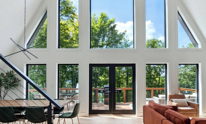 Valois Maison | Modern A-Frame near many wineries and activities: fire pit, King beds, & more!