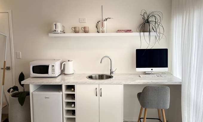 Papamoa Beach Appartement | Modern, airy & cozy oasis - Pāpāmoa Beach Studio