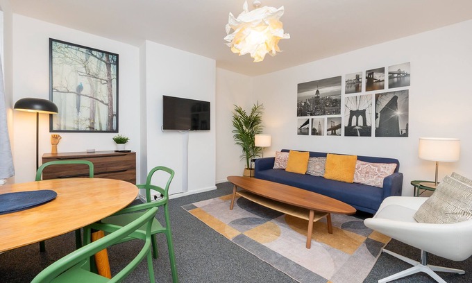 Severn Beach Maison | Modern | All Mod Cons | IPTV| BBQ | Sleeps 8
