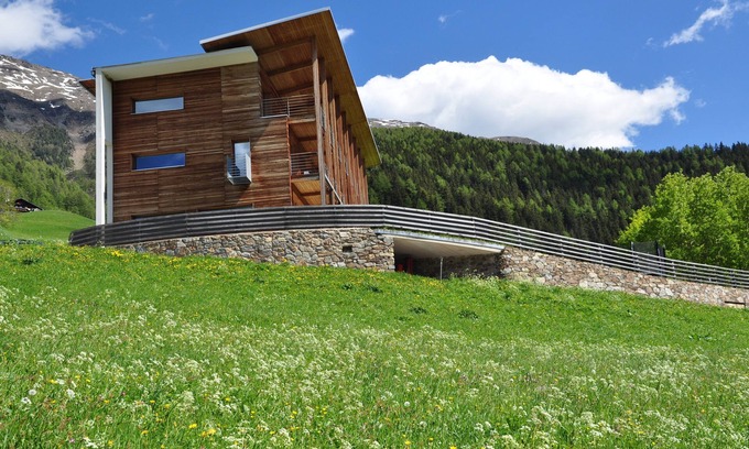 Malles Venosta Appartement | Modern alpine architecture in South Tyrol, vacation apartment with panoramic views