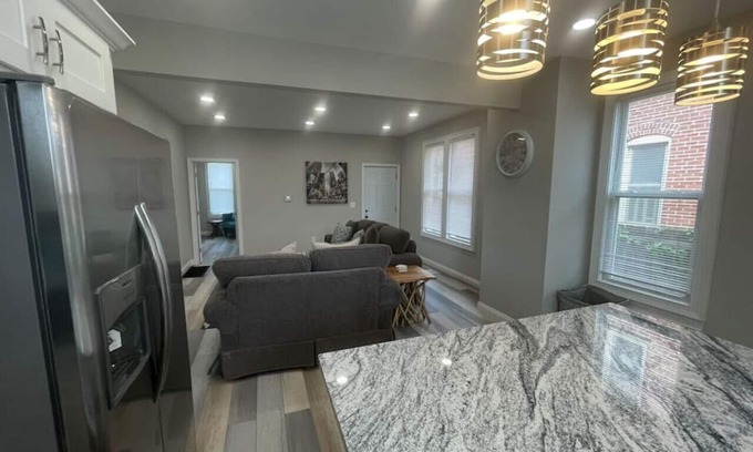 Merion Village Appartement | Modern and Chic in German & Merion Village Area