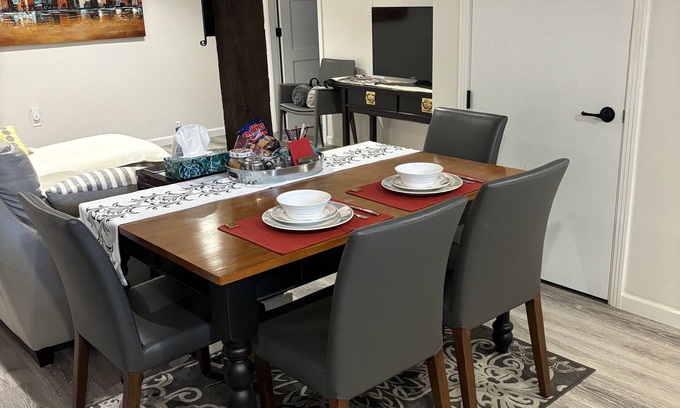 Brentwood Bay Maison | Modern and clean 1 BR suite 5 minutes from Butchart Gardens